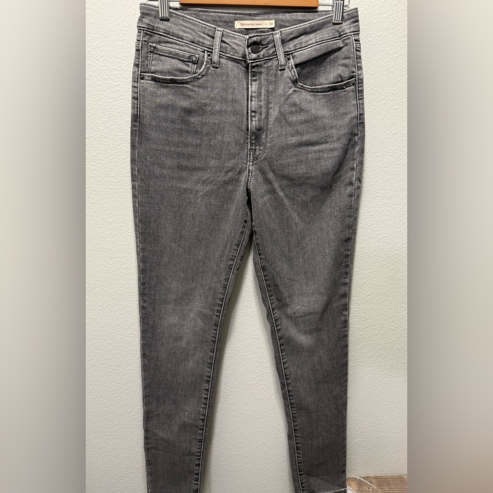 Levi’s 721 High Rise Skinny 🐦⬛ - Picture 2 of 8